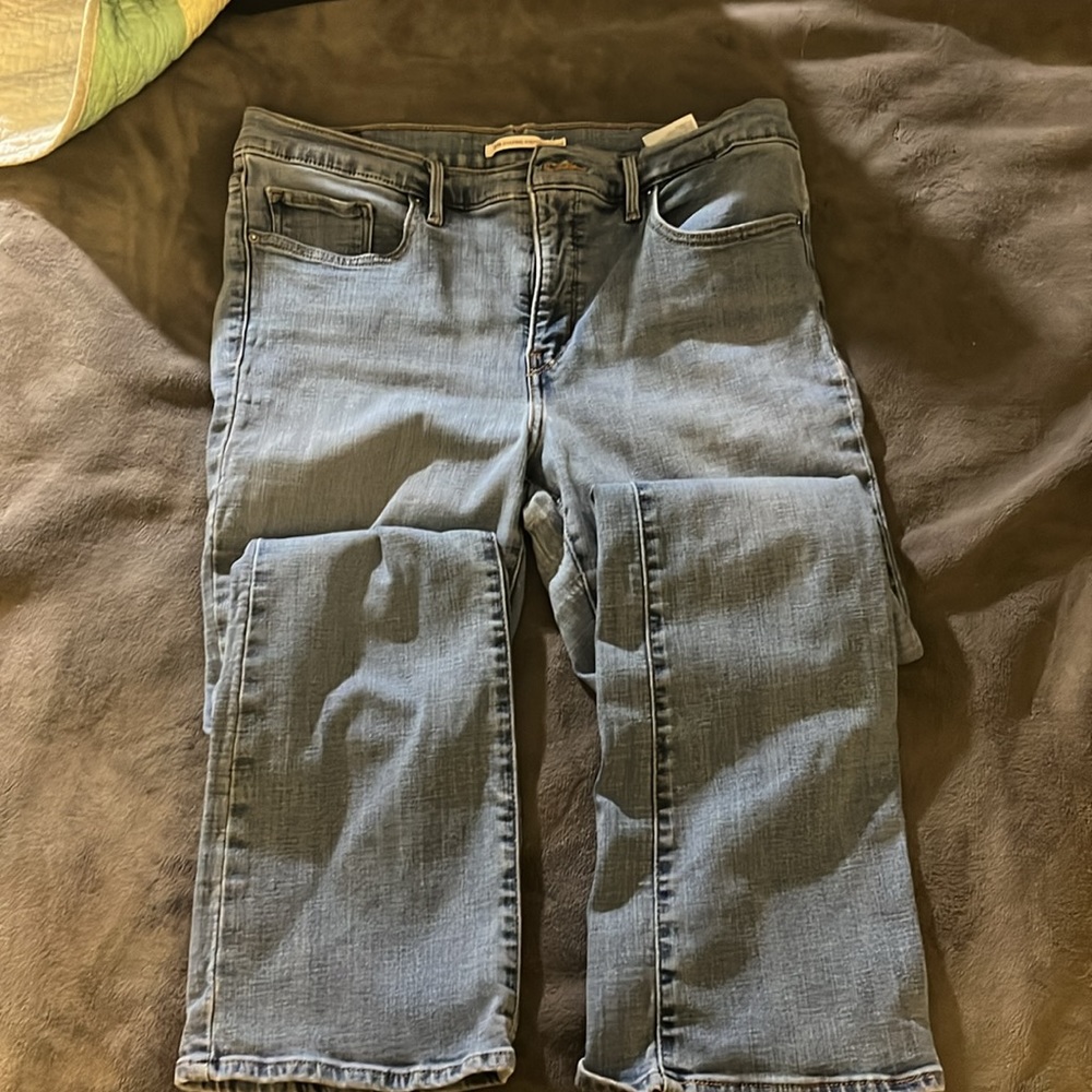 Women’s Levi Strauss jeans thought, excellent condition